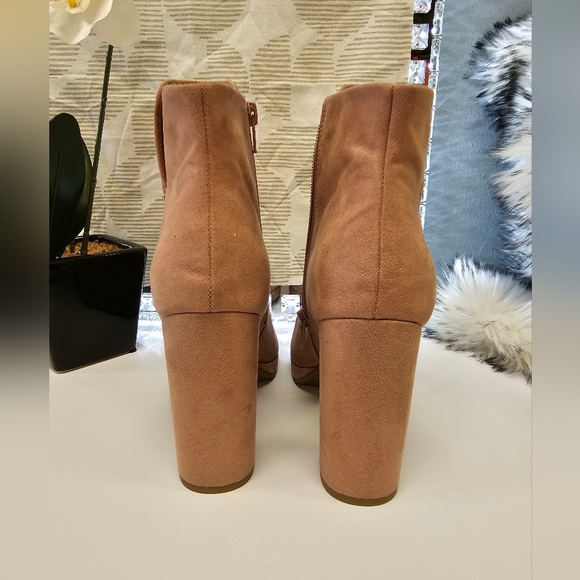 LC Lauren Conrad Souffle Stack Heel Boots - Picture 3 of 9